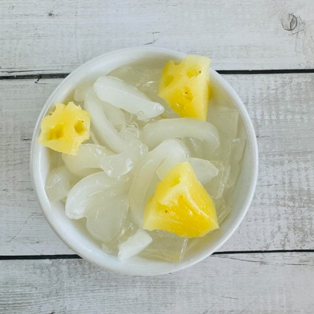 Louk Tarn Loi Gaew with Pineapple.